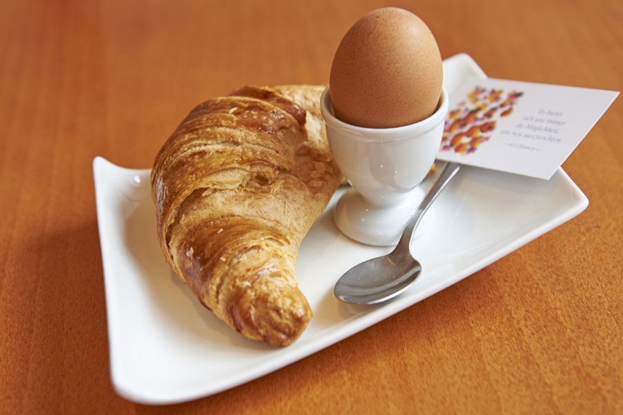 Croissants, weiches Ei - Croissant, Soft-boiled egg